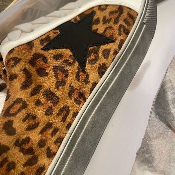 American Mettle Women’s Oatmeal Leopard Black Star Layla Sneaker, 8.5 - Picture 4 of 5